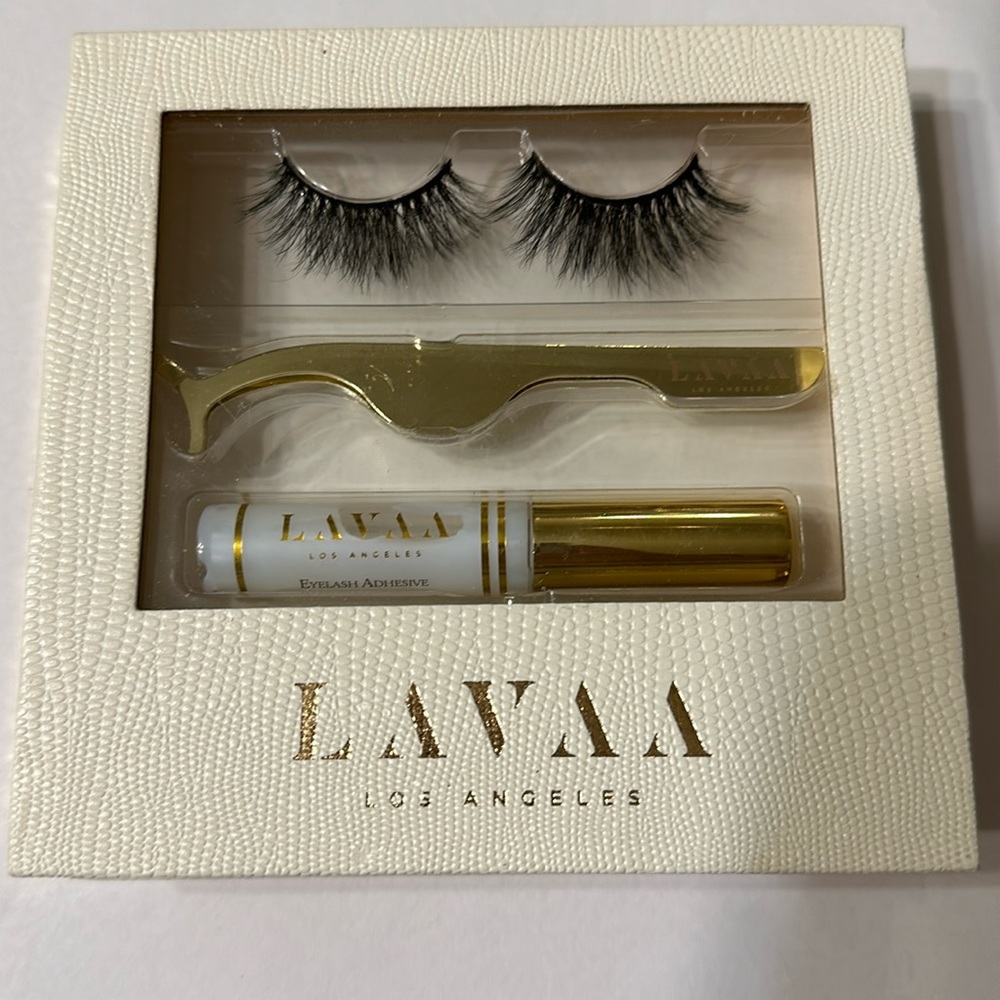 𝅺lavaa los angeles flirty Lash set
